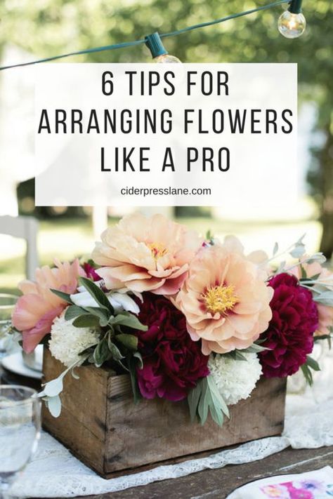 Six Tips For Arranging Flowers Like A Pro because we all need a little help looking professional! #floraldesign #flowerarranging #flowers #certerpieces #tablescapes #eventdesign #floral #springdesign #howto #howtoarrangeflowers #arrangingflowers #creatingcenterpieces #dinnerparty #tabledesign #gather #community #hosting #hostingtips #hostingaparty #partydecor #decor #floraldecor #easyflowerarranging Flower Arrangements Inspiration, Containers For Flower Arrangements, Bouquet Without Flowers, Modern Flower Arrangements Centerpieces, Berry Flowers, Floral Mechanics, Floral Workshop, Fake Flower Arrangements, Arranging Flowers