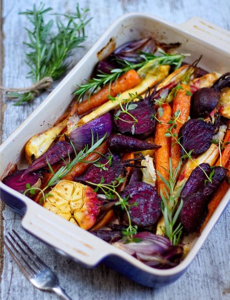 Christmas Vegetables, Low Salt Recipes, Roasted Root Veggies, Root Veggies, Roasted Root Vegetables, No Salt Recipes, Green Planet, Vegan Christmas, Sunday Roast