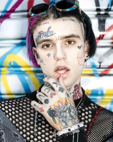 ★ Lil peep ★ on Instagram: “Let me bleed..... watch me die.... I got golden teeth she got bright green eyes” Tattoo On Face, Hellboy Tattoo, Lil Peep Hellboy, Goth Boy, Tattoo Women, Little Bo Peep, Face Tattoos, Lil Pump, Face Tattoo