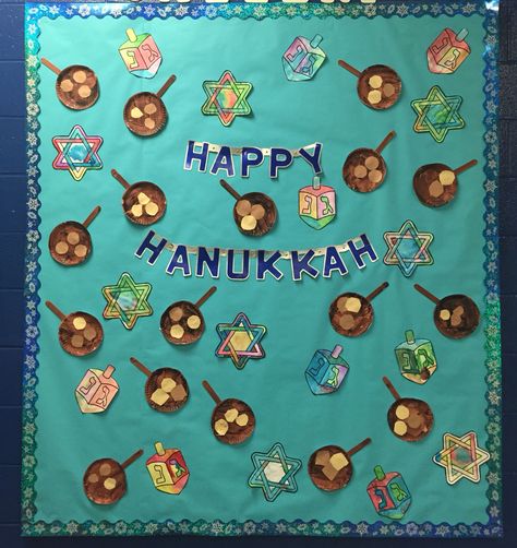 Filling up the bulletin board with Stars of David, dreidels and latkes frying in a pan. Hanukkah Bulletin Board Ideas, Hannukah Bulletin Boards, Chanukah Bulletin Board Ideas, Chanukah Bulletin Board, Hanukkah Classroom Decorations, Hanukkah Sensory For Toddlers, Chanukah Preschool, Bible Preschool, Hanukkah Preschool