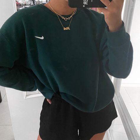 Crewneck Outfit, Nike Clothes, Nike Jumper, Travel Clothes, Nike Sweatshirt, Nike Sweatshirts, Favorite Season, Nike Outfits, Comfy Outfits