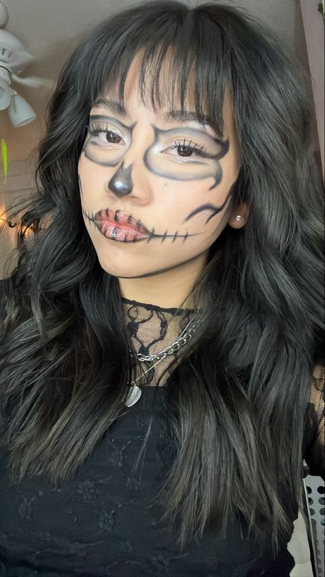 Chicana Makeup, Sugar Skull Makeup Tutorial, Muertos Makeup, Cute Halloween Makeup, Skeleton Makeup, Sugar Skull Makeup, Cool Makeup Looks, Skull Makeup, Halloween Costumes Makeup