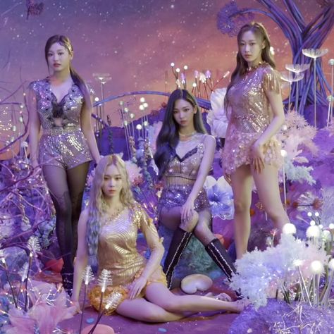 Aespa Black Mamba, Blackpink Twice, Best Kpop, Black Mamba, Kpop Fashion Outfits, Green Screen, Blackpink Photos, Kpop Wallpaper, Set Design