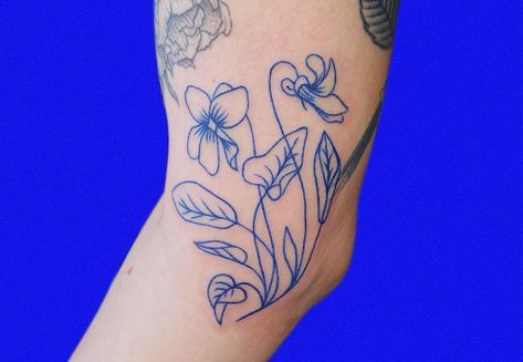 Blue Ink Tattoo, Blue Ink Tattoos, One Line Tattoo, Tattoo Tips, Blue Rose Tattoos, Tattoo Time, Illustration Tattoo, Blue Tattoo, Inspiration Tattoos