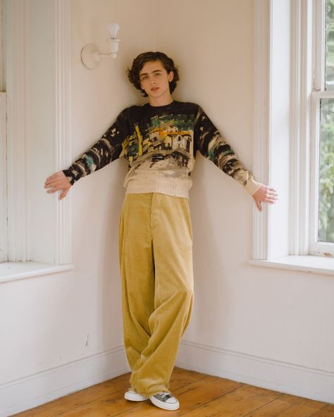 Timothée Chalamet Skateboard Style, Eiza Gonzalez, Timmy T, Wallpaper Laptop, Look Retro, The Perfect Guy, Looks Street Style, Vogue Magazine, Mode Inspo