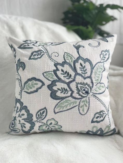 Jacobean Embroidery, Cushion Embroidery, Simple Hand Embroidery Patterns, Embroidered Bedding, Floral Pillowcase, Floral Cushion Covers, Embroidery Alphabet, Cushion Cover Designs, Floral Cushions