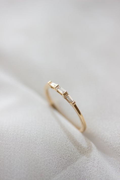 Jenny Kwon Jewelry, Subtle Engagement Rings, Minimal Wedding Ring, Vintage Rings Engagement, Baguette Rings, Minimalist Wedding Ring, Cute Promise Rings, Baguette Wedding Band, Minimalist Diamond Rings