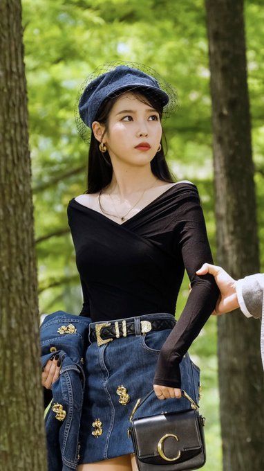 Iu Outfits Hotel Deluna, Iu Hotel Deluna, Iu Dress, Luna Fashion, Iu Fashion, Korean Actresses, Moda Vintage, Looks Chic, Korean Celebrities