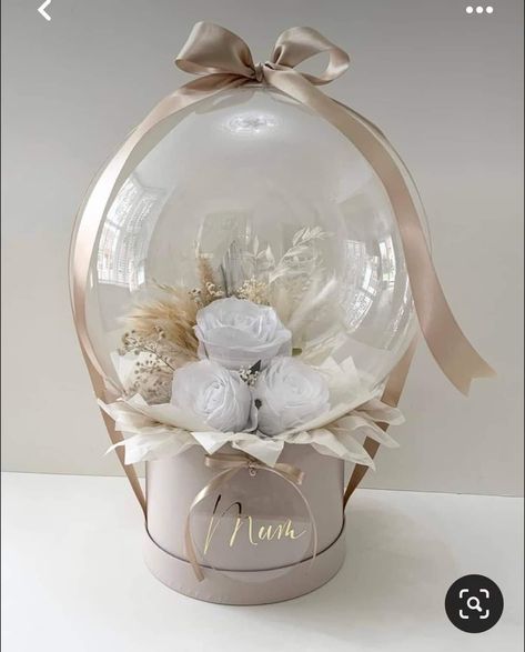 Balloon And Flower Bouquet, Bubble Balloon Ideas, Bobo Balloon Bouquet, Bubble Balloon Bouquet, Balloon With Flowers, Bubble Bouquet, Bubble Flowers, Flower Balloons, Flowers Balloons