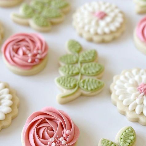 Buttercream Baby Shower Cookies, Texas Baby Shower, Buttercream Sugar Cookies, Buttercream Cookies, Flower Sugar Cookies, Buttercream Decorating, Texas Baby, Cookie Decorations, Sweet Flowers