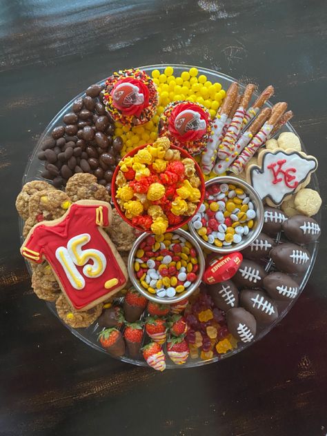 An assortment of sweet treats in team colors! Race Car Charcuterie Board, Chiefs Charcuterie Board, Charcuterie Dessert Board, Football Charcuterie, 49ers Party, Football Party Treats, Charcuterie Dessert, Football Themed Food, Football Night