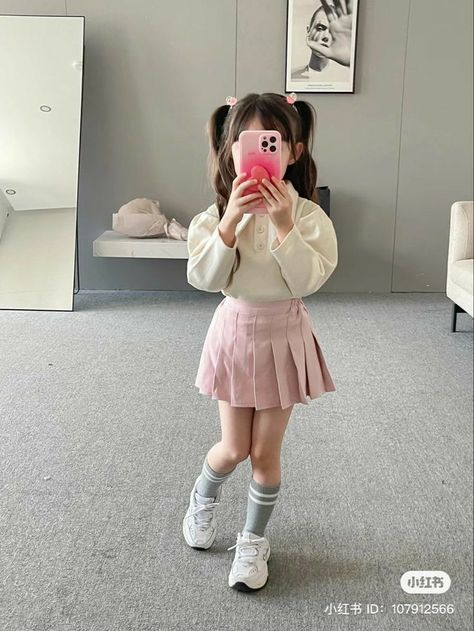 #KidsFashion #CuteKidsOutfits #MiniFashionistas #KidsStyle #TrendyKids #LittleFashionistas #KidsClothing #StylishKids #KidsOOTD #KidsWardrobe Top Kids, Kids Ootd, Foto Baby, Asian Babies, Fashion 2024, Stylish Kids, Kids Outfits Girls, Girls Fashion Clothes