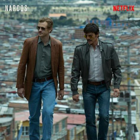 Narcos Pablo Emilio Escobar, Vintage Outfits Men, Boyd Holbrook, Boys Don't Cry, Pablo Escobar, Family Movie Night, Pedro Pascal, Professional Outfits, Best Tv