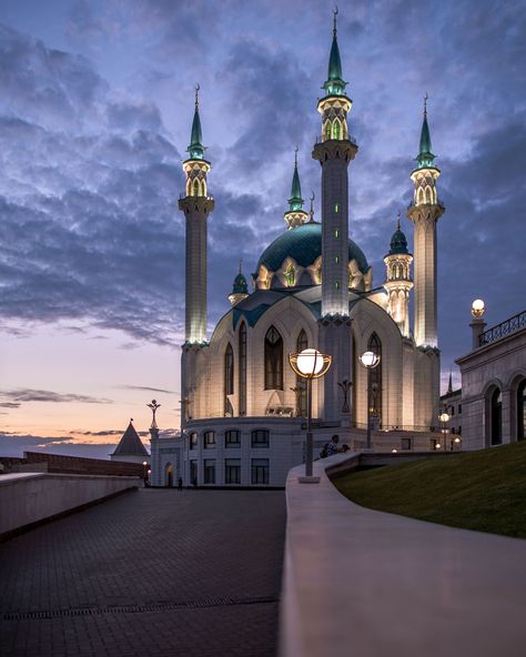 Kazan Russia, Travel Film, Row Boats, The Kremlin, Best Christmas Markets, Christmas Markets Europe, Europe Itineraries, Beautiful Mosques, Russian Federation