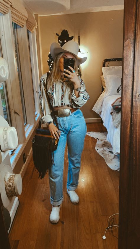 Rodeo outfit, western, wranglers, pearl snap, vans, vintage boho, cowgirl, cowgirl hat, country, rodeo outfit inspiration Brushpopper Outfit, Vintage Outfits Western, Boho Rodeo Outfit, Western Sheek Outfits, Western Outfits Women Pearl Snap, Vintage Western Pearl Snaps, Punchy Dressy Outfits, Womens Pearl Snap Outfit, Western Outfits With Jeans