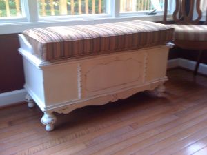 Drawing Room Interior Modern, Hope Chest Makeover, Cedar Chest Redo, Antique Storage, Chest Ideas, Diy Headboard Upholstered, Toy Chests, Drawing Room Interior, Prince Louis