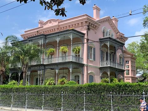 New Orleans Mansion, Garden District New Orleans, New Orleans Garden District, New Orleans Architecture, New Orleans Hotels, Visit New Orleans, Hilton Hotels, New Orleans Homes, Garden District