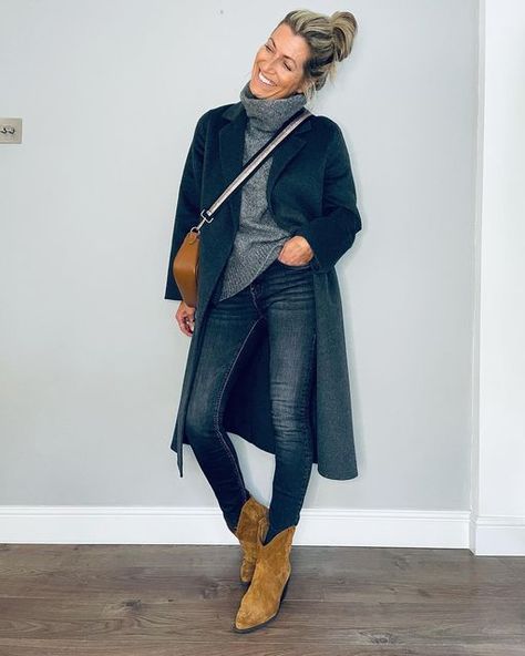 Olive Ankle Boots Outfit, Suede Cowboy Ankle Boots Outfit, Cowboy Boot Jeans Outfit, Tan Suede Ankle Boots Outfit, Brown Suede Booties Outfit, Brown Ankle Boots Outfit Winter, Low Cowboy Boots Outfit, Suede Cowboy Boots Outfit, Tan Suede Boots Outfit