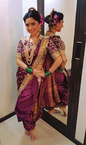 sonalee kulkarni lavni at pune festival Lavni Saree Look, Lavni Saree, Sisters Photography Poses, Maharashtrian Bride, Sonalee Kulkarni, Marathi Saree, Kashta Saree, Marathi Bride, Nauvari Saree