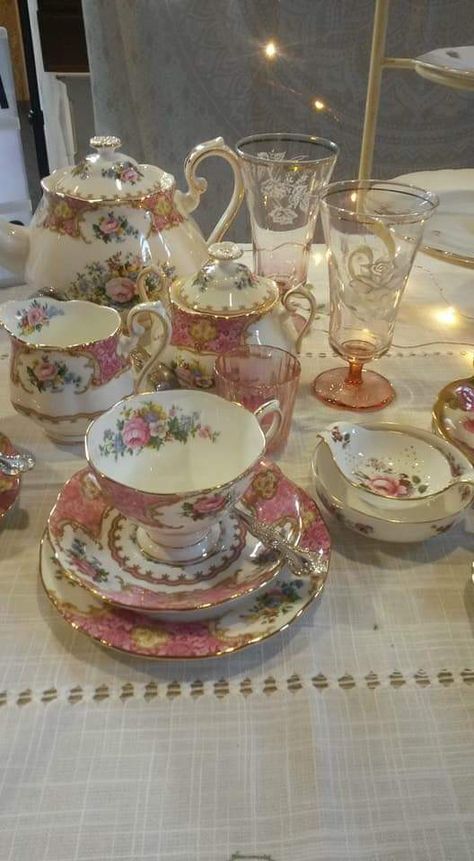 Vintage Tea Set, Pretty Tea Cups, Pretty China, Antique Dishes, Cute Kitchen, Tea Cups Vintage, Vintage Dishes, Tea Sets, Dream House Decor