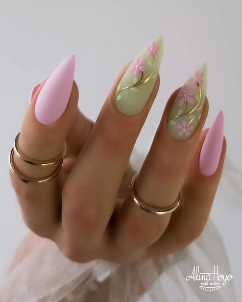 Alina Hoyo Nail Artist | Today I made these nails and now there's a storm🙄 I'm waiting for spring, good weather, fresh flowers, springvibes... Which season is… | Instagram Spring And Summer Nails 2024, Pink Green And White Nails, New Nail Designs 2024, Summer Nail Designs 2024 Almond, Flowers In Nails, Green Flowers Nails, Spring Nail Designs 2024, Cute Nails Green, Soring Nails