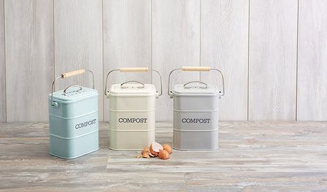 7 Compact & Good-Looking Indoor Composting Bins for Your Kitchen Urban Composting, Best Compost Bin, Recycled Kitchen, Compost Bucket, Kitchen Compost Bin, How To Make Compost, Kitchen Apartment, Indoor Kitchen, Vegetable Garden Planning