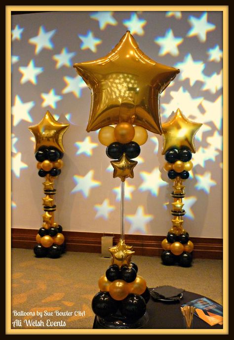 The Very Best Balloon Blog: Star Struck Air-Filled Balloon Decor for an Awards Ceremony Graduation Background, Deco Ballon, Hollywood Party Theme, Hollywood Theme, Graduation Balloons, Star Struck, Up Balloons, School Celebration, Graduation Cap Decoration