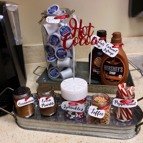 Office Hot Cocoa Bar, Treat Bar Ideas, Business Marketing Gifts, Coco Bar, Christmas Hot Chocolate Bar, Marketing Gifts, Treat Bar, Christmas Party Table, Food Boards