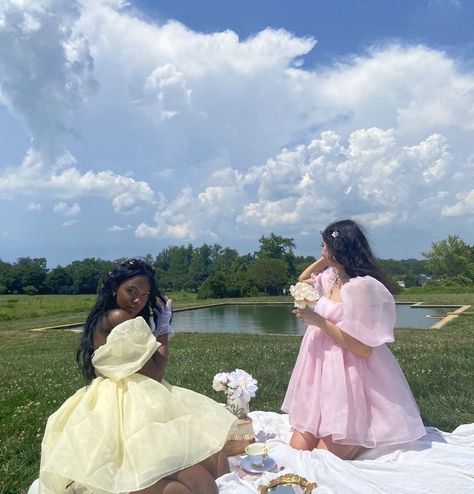 Eloise Bridgerton Aesthetic, Bridgerton Eloise, Edwina Sharma, Bridgerton Daphne, Charithra Chandran, Francesca Bridgerton, Picnic Birthday Party, Princess Core, Black Femininity