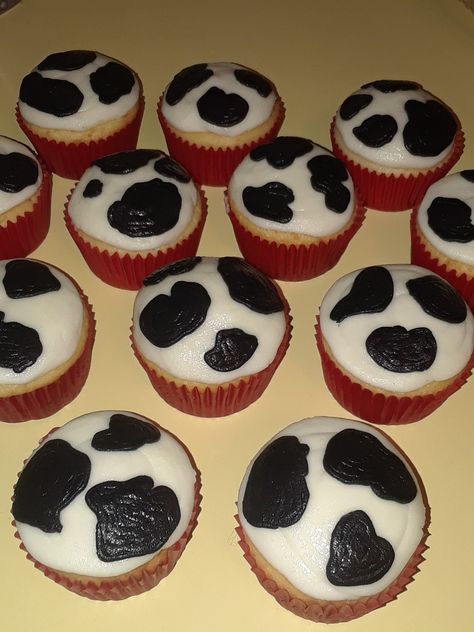 Cow Decorated Cupcakes, Cow Print Cupcakes, Cow Cupcakes, Rodeo Birthday Parties, Rodeo Birthday, Cupcake Cake Designs, Cow Birthday, Cupcake Designs, Sweet Snacks Recipes