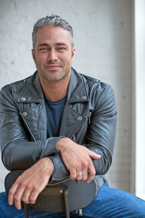 Taylor Kinney (Chicago Fire) Taylor Kinney Shirtless, Taylor Kinney Chicago Fire, Taylor Jackson, You Are Incredible, Taylor Kinney, Chicago Shows, Chicago Med, Chicago Pd, Samar