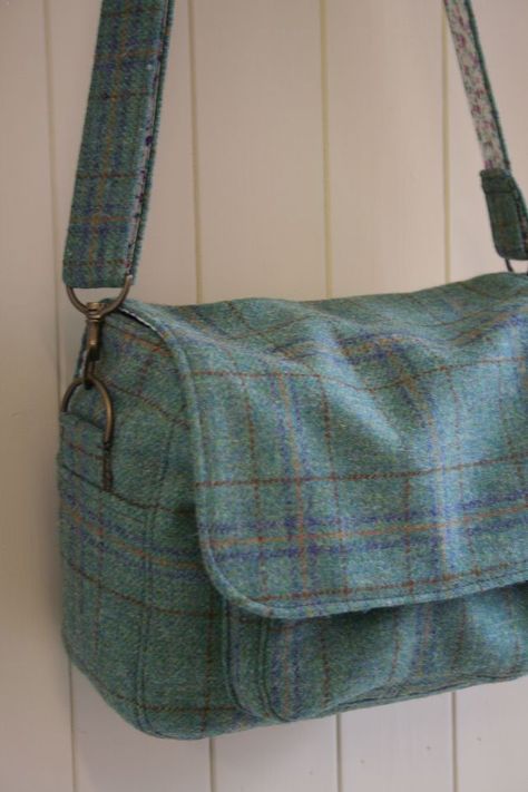 Zodiac Boots, Carpet Bags, Sewing Handbag, Tweed Bag, Felted Handbags, Tote Bag Tutorial, Upcycled Bag, Diy Bags Purses, Sewing Purses