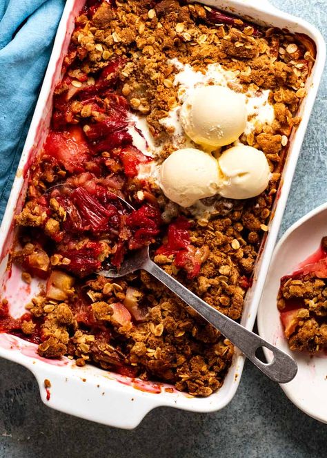 Apple Crumble Gluten Free, Rhubarb And Apple Crumble, Desserts Spring, Hearty Winter Recipes, Easy Rhubarb Recipes, Rhubarb Crumble Recipes, Tart Fruit, Crisp Topping, Spring Produce