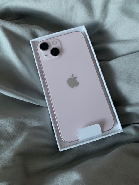 Iphone Pink, Desain Buklet, Funny Iphone Wallpaper, Iphone Obsession, Iphone Cases Cute, Iphone Organization, Apple Iphone 13, Iphone 3, Buy Apple