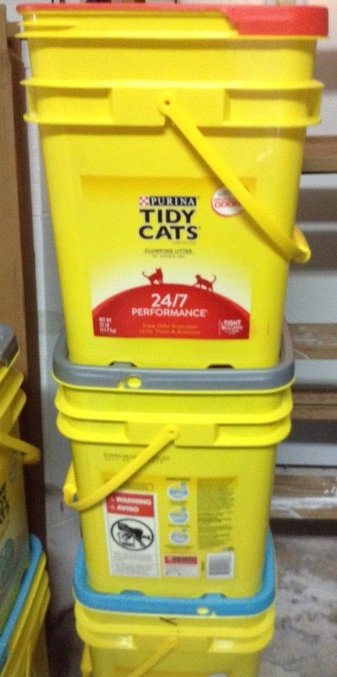 Repurposing+Empty+Cat+Litter+Buckets Repurposed Cat Litter Bucket, Cat Liter, Tidy Cat Litter, Bucket Crafts, Reuse Containers, Upcycle Plastic, Plastic Shutters, Bucket Ideas, Tidy Cats