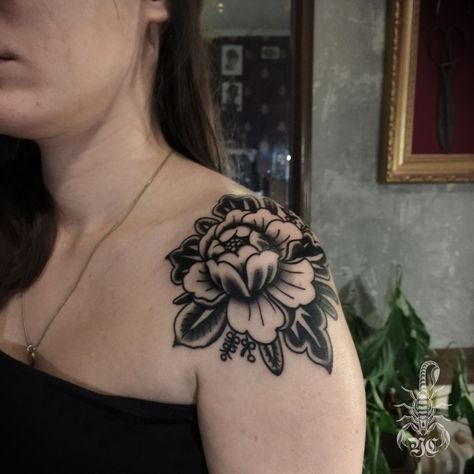 Peony Elbow Tattoo Traditional, Shoulder Tattoos Traditional, Traditional Shoulder Cap Tattoo, Flower Shoulder Cap Tattoo, American Traditional Peony Tattoo, Peony Tattoo Traditional, Peony Traditional Tattoo, American Traditional Peony, Peony Back Tattoo