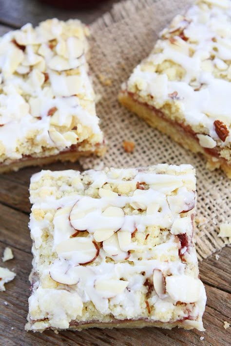 Raspberry Almond Shortbread Bars Recipe on twopeasandtheirpod.com Buttery shortbread bars with raspberry jam, almond streusel, and a sweet almond glaze! Almond Shortbread Bars, Raspberry Shortbread Bars, Shortbread Bars Recipes, Almond Shortbread, Almond Shortbread Cookies, Raspberry Bars, Savory Baking, Bars And Squares, Almond Bars