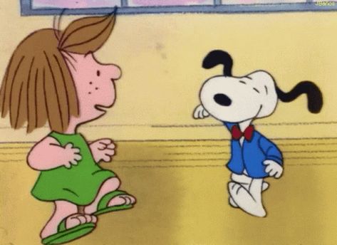 Dancing Snoopy, Snoopy Gifs, Peanuts Dance, Gifs Snoopy, Snoopy Videos, Snow Dance, Snoopy Dance, Animiertes Gif, Peanuts Charlie Brown Snoopy