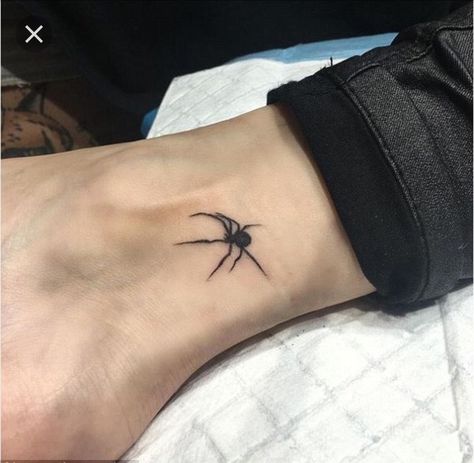 Black Widow Spider Tattoo, Widow Tattoo, Black Widow Tattoo, Inspiration Tattoos, Spider Tattoo, Cool Small Tattoos, Foot Tattoo, Friend Tattoos, Tattoo Trends