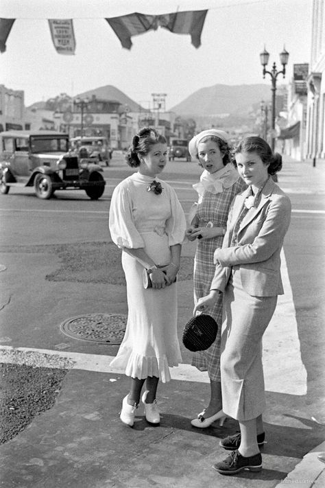 1930s Aesthetic, Vintage Fashion 1930s, Alfred Eisenstaedt, 30s Fashion, Vintage Lifestyle, 20th Century Fashion, Casual Outfit Inspiration, Evolution Of Fashion, Retro Photo