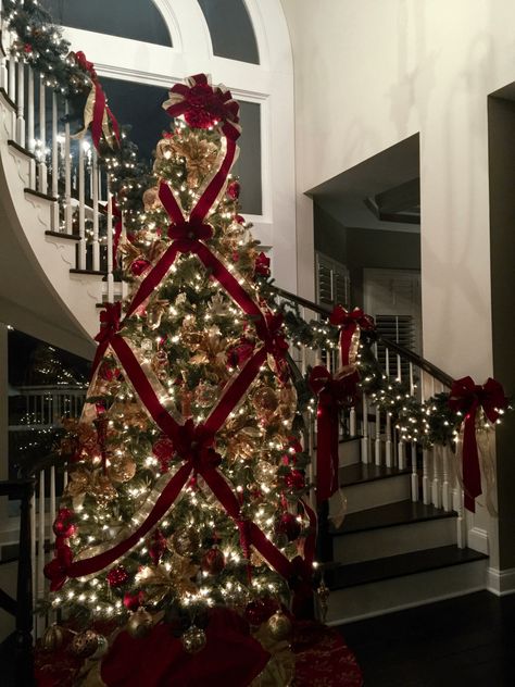 Christmas Tree Tour & Ideas - Happy Haute Home Elegant Christmas Tree Ideas, Christmas Tree Pictures, White House Christmas, Christmas House Lights, How To Tie Ribbon, Tie Ribbon, Creative Christmas Trees, Pre Christmas, Ribbon On Christmas Tree