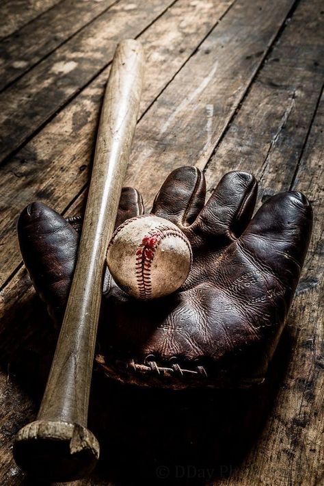 Vintage Baseball Gloves, Baseball Wallpaper, Baseball Photography, Blue Jays Baseball, Mlb The Show, Rangers Baseball, Baseball Pictures, Baseball Art, Beauty Products Photography