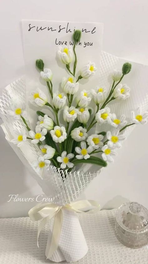 white flower bouquet Bouquet Lily Of The Valley, Poppy Flower Bouquet, Daisy Flower Bouquet, Whimsical Bouquet, Lily Of The Valley Bouquet, Make A Bouquet, Clean Flowers, Piping Flowers, Diy Bouquet Wrap