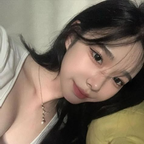 Makeup Ala Korea, Kore Ulzzang, Soft Makeup Looks, Ethereal Makeup, Cute Makeup Looks, Soft Makeup, Asian Makeup, Pretty Selfies, Korean Hairstyle