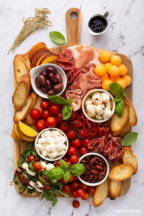 Entertain with a simple Italian antipasto Charcuterie Board! This platter is so delicious, easy to put together, beautiful to look at, and fun to eat! Italian Meat Platter, Italian Antipasto Board, Italian Antipasto Charcuterie Board, Italian Platter Ideas, Italian Charcuterie Board Antipasto Platter, Italian Charcuterie Board Ideas, Charcuterie Board Italian, Italian Cheese Board, Summer Platter