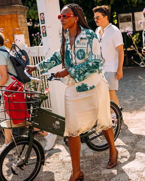 Style tips coming in hot from #CopenhagenFashionWeek: white skirts are everywhere. One look at the street-style set in the Danish capital confirms that the fashion crowd has fallen for the charm of the billowing silhouette. Click the link in bio for the best styles to shop now. Photographed by @StyleDuMonde. White Satin Shirt, Copenhagen Fashion Week Street Style, Street Style Photos, Copenhagen Fashion, Spring 2025, Style 2023, Copenhagen Style, Copenhagen Fashion Week, The Best Street Style