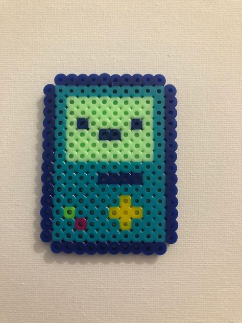 Perler Bead Gameboy, Aesthetic Fuse Bead Patterns, Peeler Bead Plant, Simple Peeler Bead Designs, Perler Beads No Black, Perler Bead Aesthetic Ideas, Cool Things To Make With Perler Beads, Ironing Bead Ideas, Perler Beads Without Black