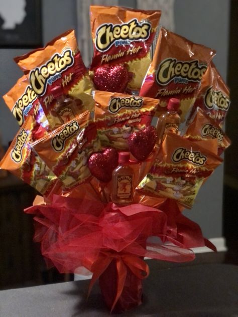 Hot Cheetos Flower Bouquet, Hot Cheetos Bouquet Gift Ideas, Takis Chips Bouquet, Hot Cheetos Bouquet, Mexican Candy Bouquet, Alcohol Bouquet, Valentine Gifts For Boys, Hot Chips, Diy Valentines Day Wreath