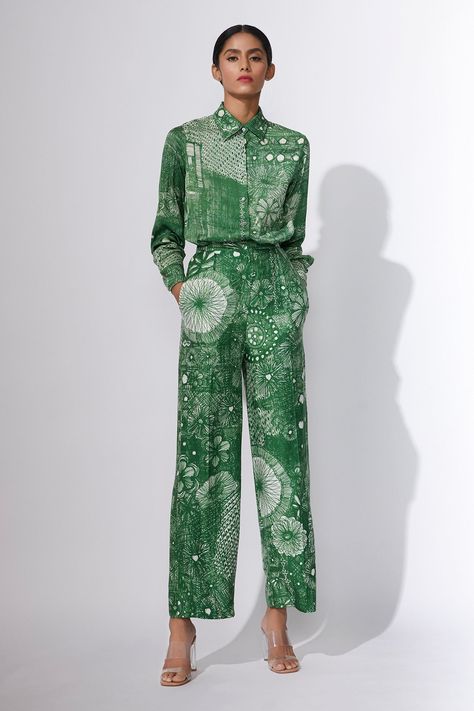 Shop for Saaksha & Kinni Green Satin Floral Print Shirt And Pant Set for Women Online at Aza Fashions Look Formal, Coord Set, Green Trousers, Shirt Pant Set, Top And Pants Set, Floral Print Shirt, Printed Trousers, Green Satin, Mode Vintage