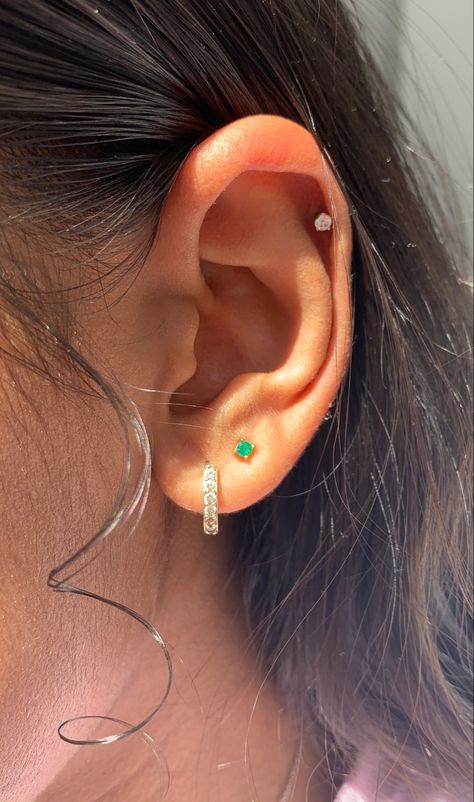 Cute Ear Piercings 2 Holes, 3 Ear Piercings Ideas Minimalist, Earrings Aesthetic Green, 2nd Ear Percinings, Earring Inspo 3 Holes, Ear Percinings Ideas Both Ears, Earing Combos For Doubles, Second Hole Ear Piercing, Ear Piercing Double Lobe